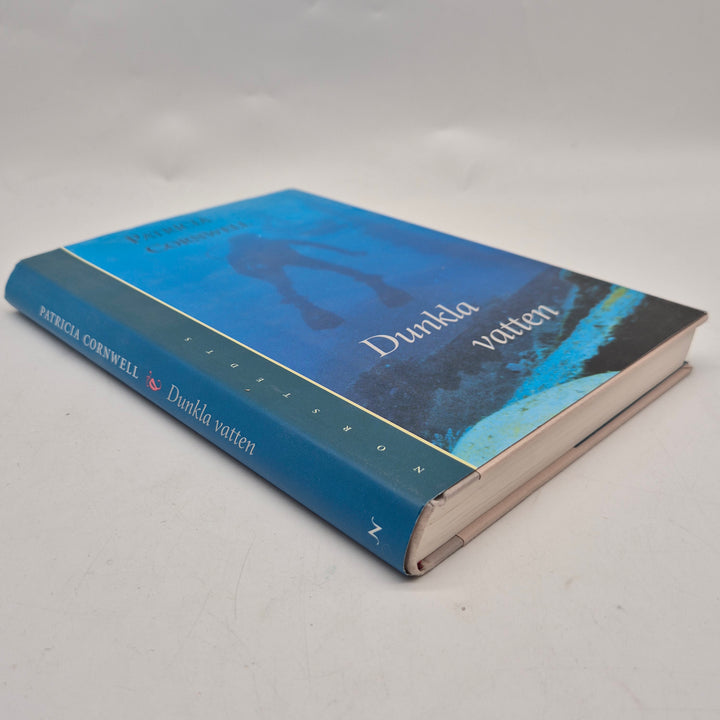 Dunkla vatten kriminalroman inbunden Patricia Cornwell