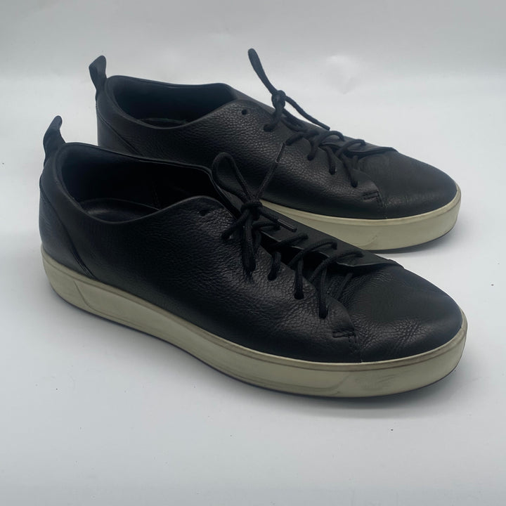 Klassiska svarta ECCO-sneakers i läder