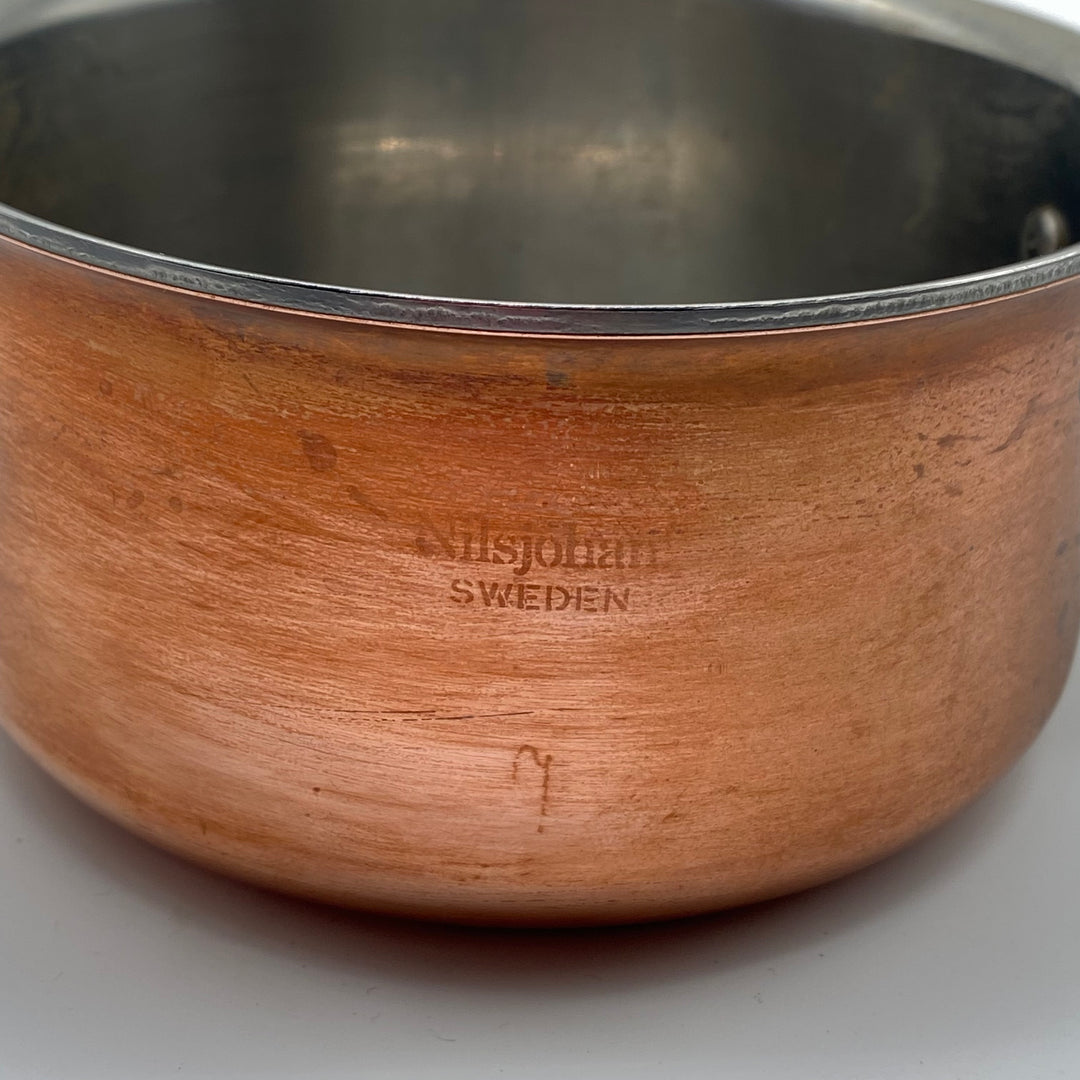 Elegant kopparkastrull med trähandtag från Väsjöläri