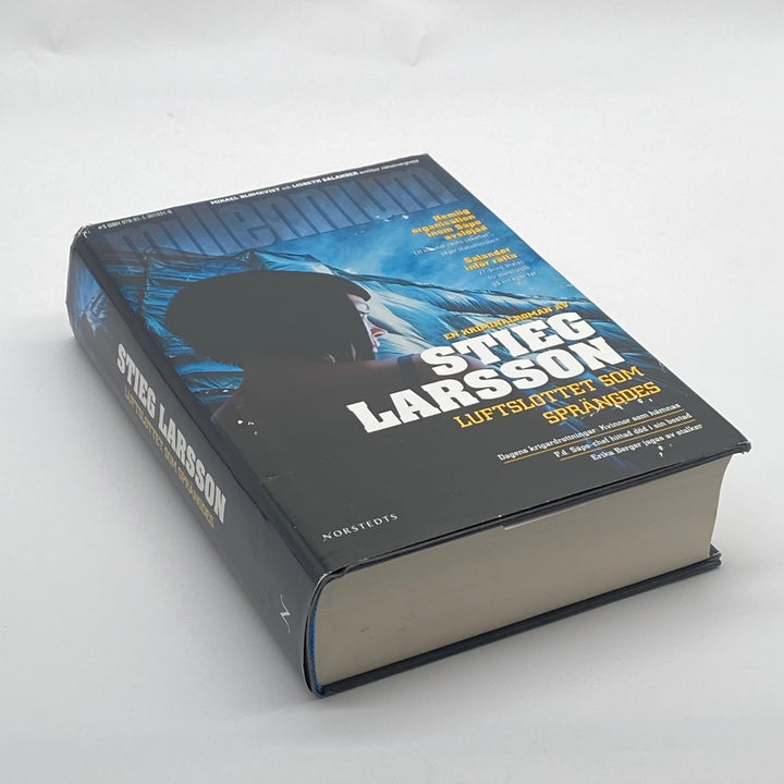 Luftslottet som sprängdes av Stieg Larsson - Homy Secondhand Online