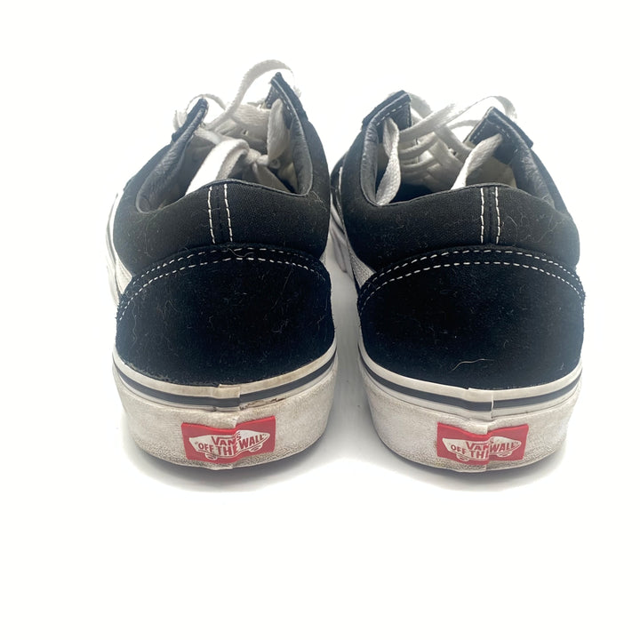 Klassiska svartvita sneakers i läder