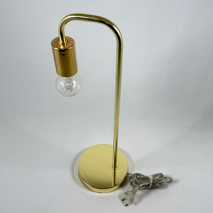 Bordslampa i metall från Mio