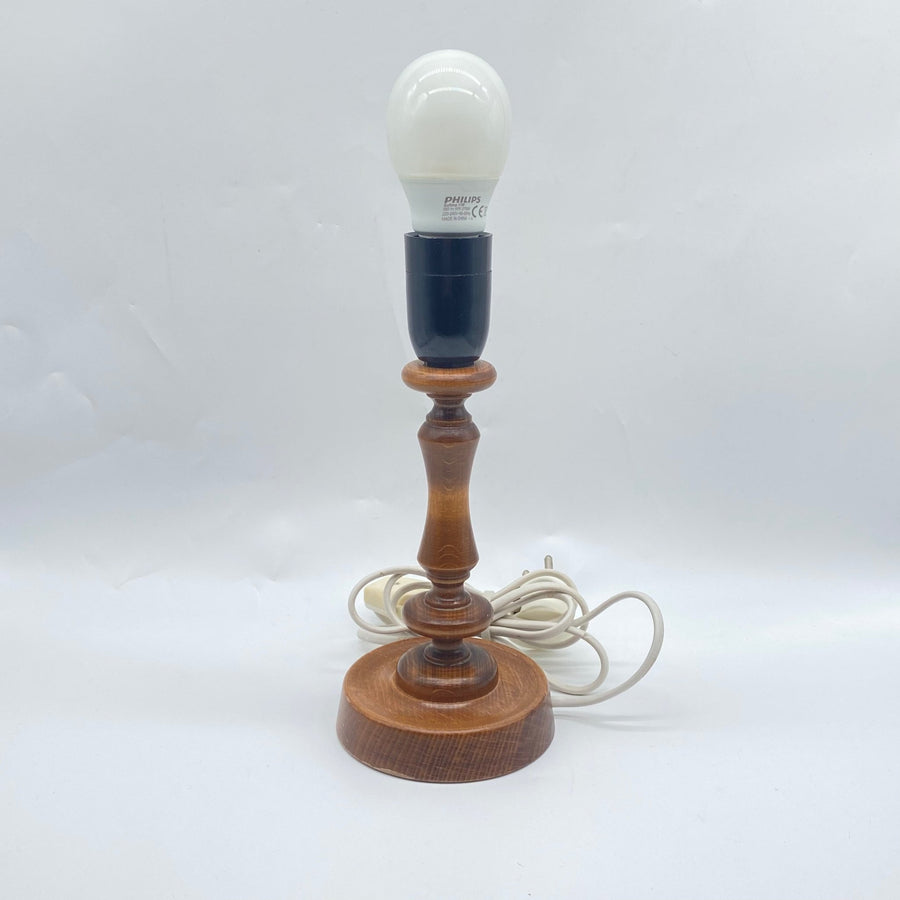 Klassisk träbordslampa i retrostil - Homy Secondhand Online