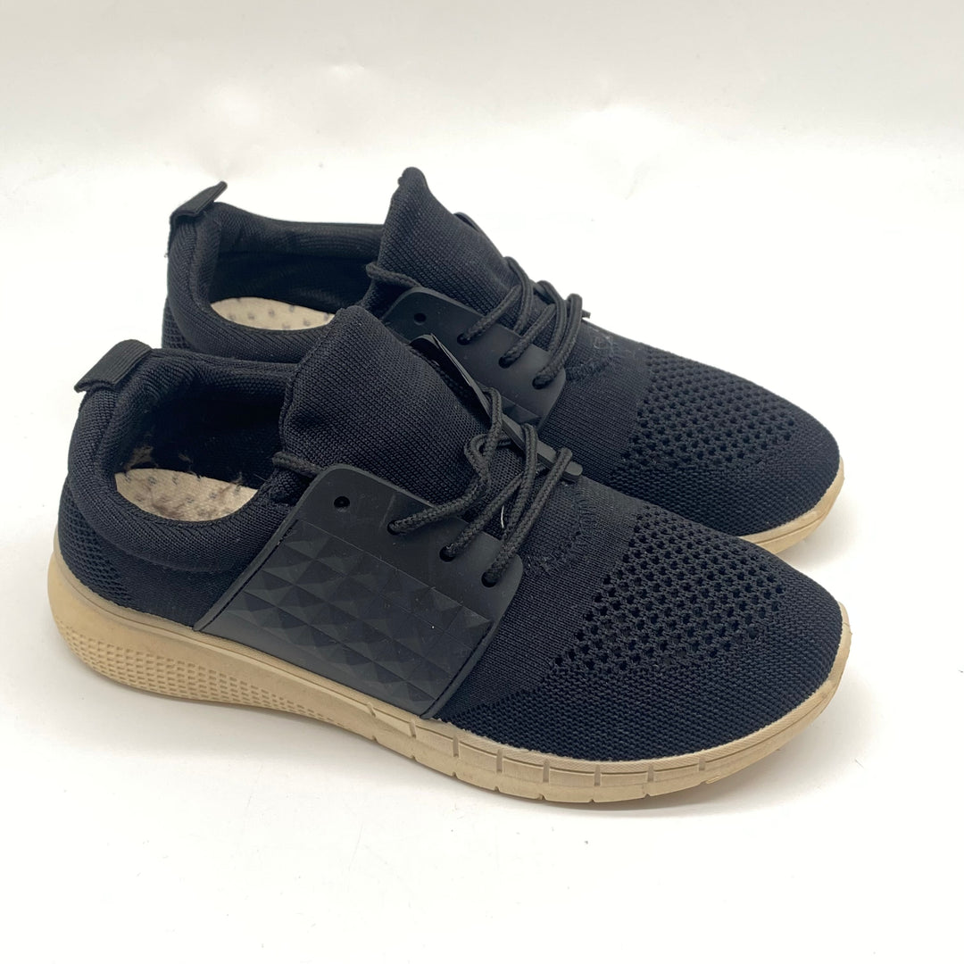 Svarta sneakers för sport och vardag