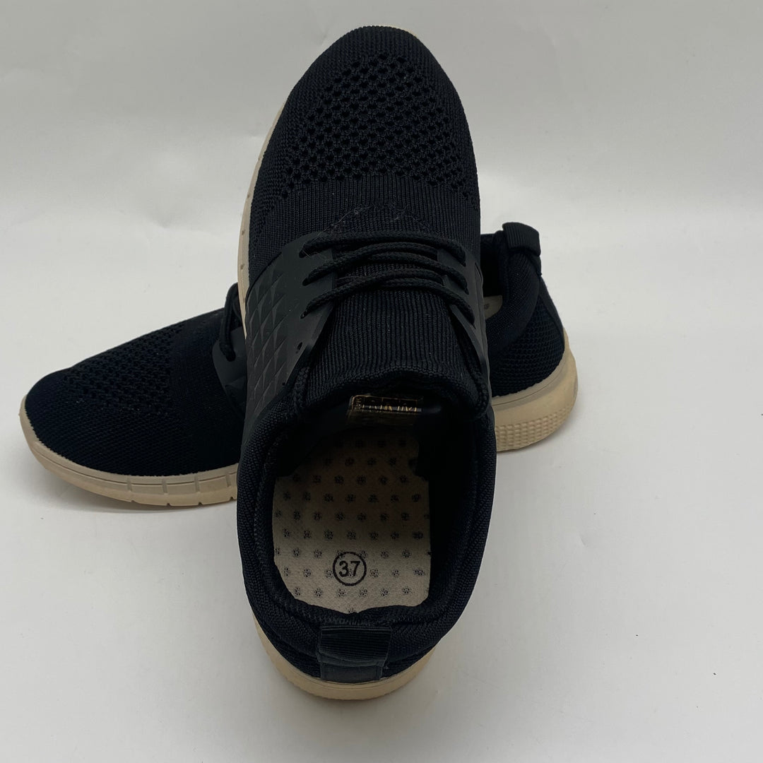 Svarta sneakers för sport och vardag