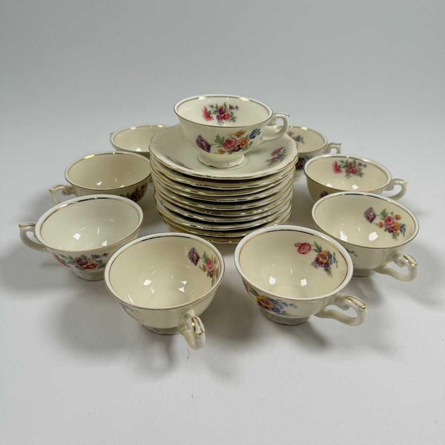 Elegant Vintage Porslinsteaset med Blomstermotiv - Homy Secondhand Online