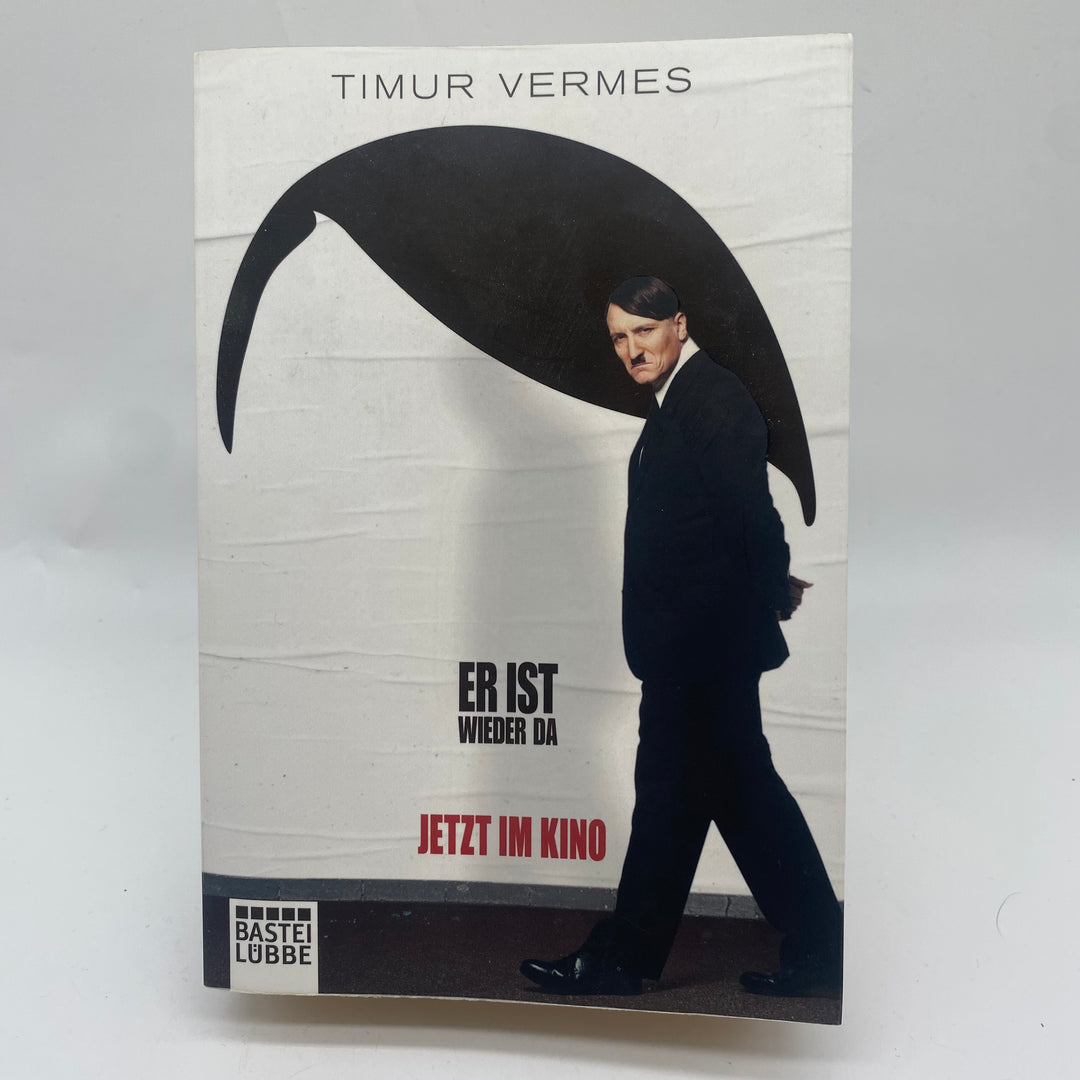 Satirisk roman "Er ist wieder da" begagnad bok