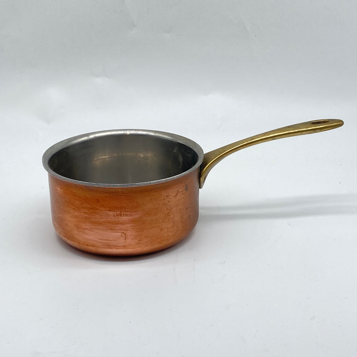 Elegant kopparkastrull med trähandtag från Väsjöläri