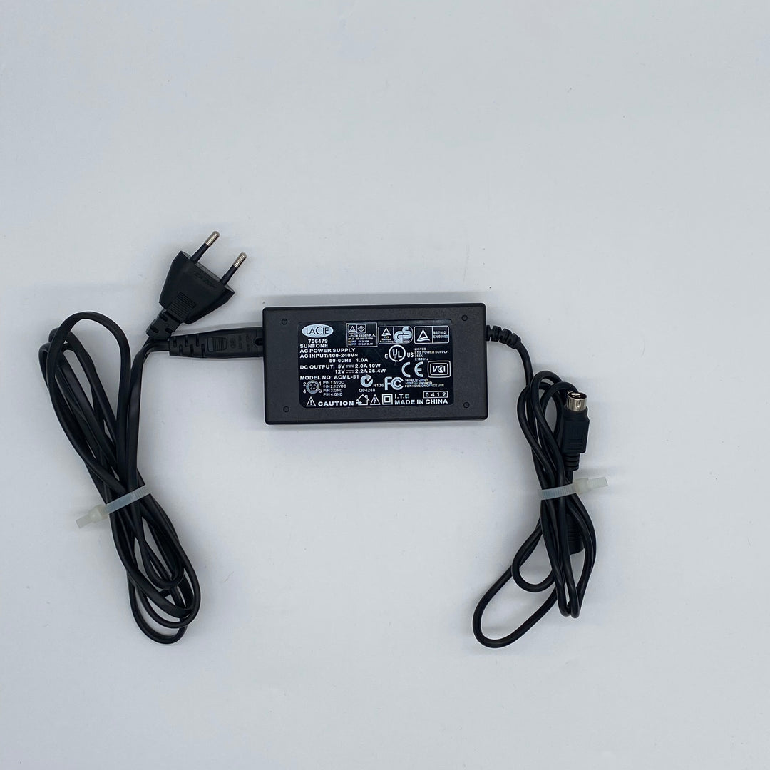Tillförlitlig ACME AC-adapter i plast och metall