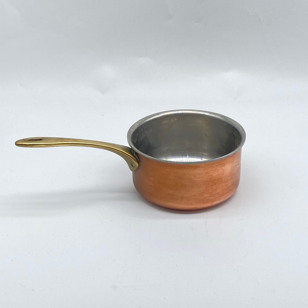 Elegant kopparkastrull med trähandtag från Väsjöläri