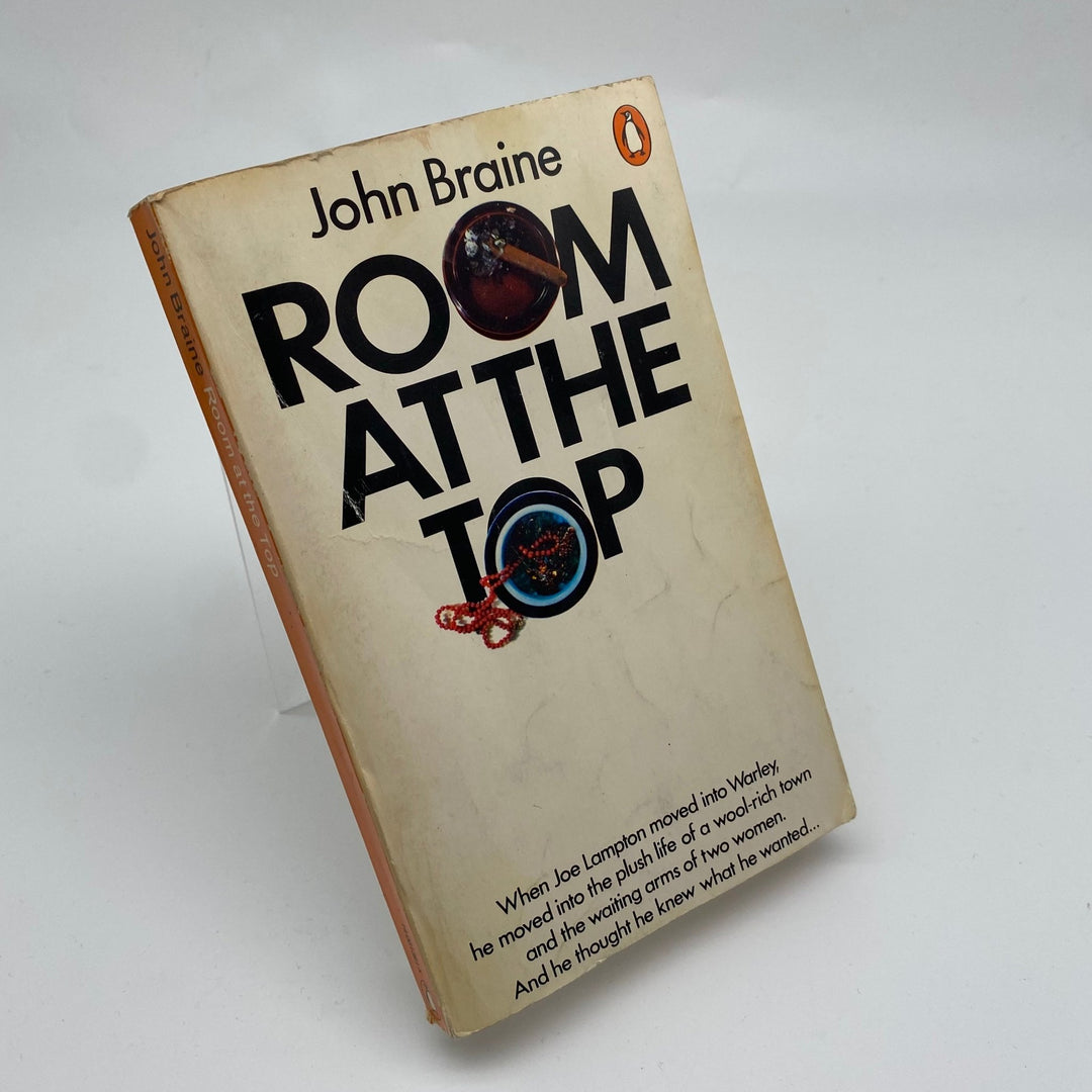 John Braines klassiker "Rum På Toppen" - Pocketbok - Homy Secondhand Online
