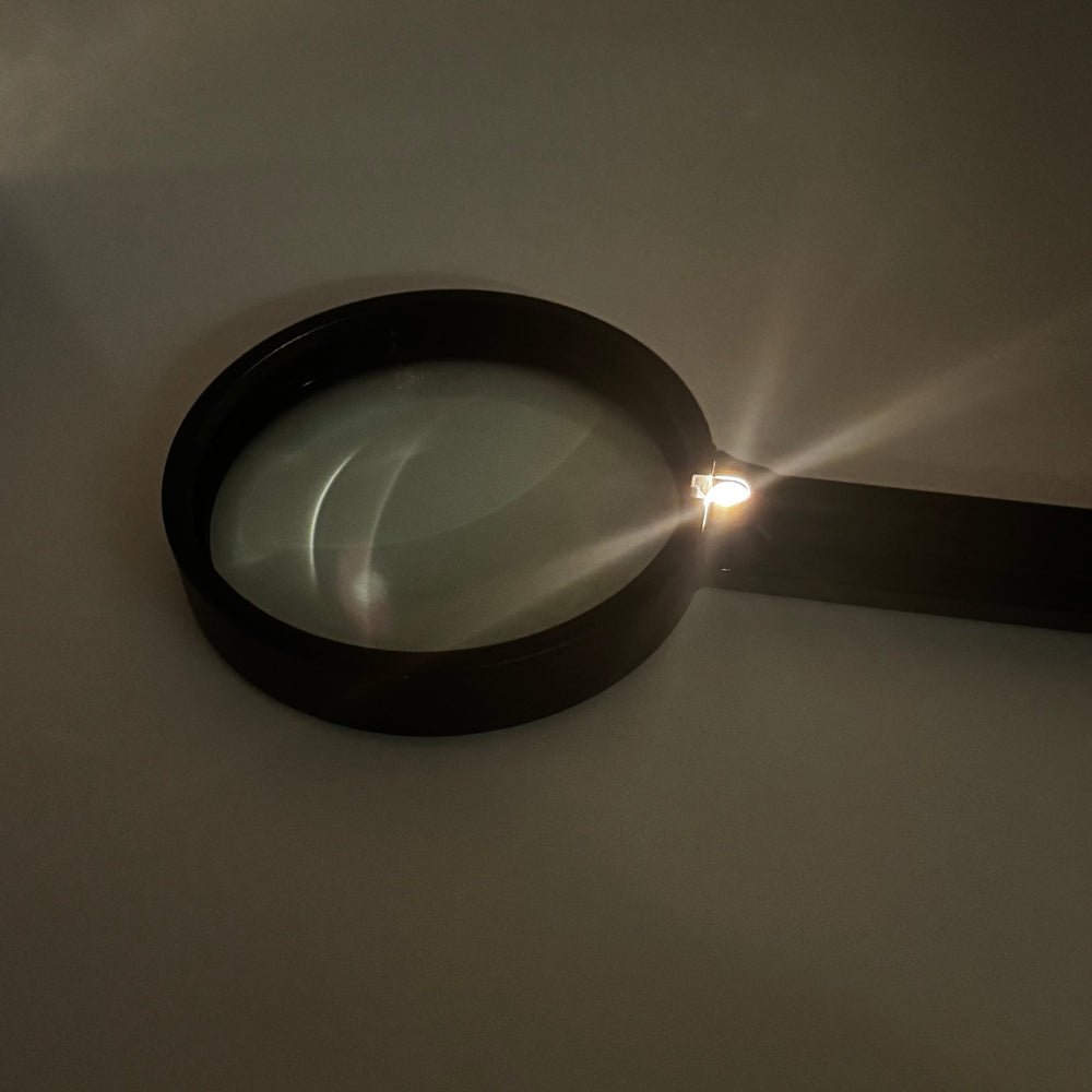 Svart förstoringsglas med ergonomiskt handtag - Homy Secondhand Online