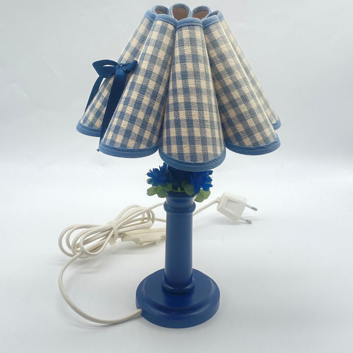 Rutig blå bordslampa med rosett detaljer - Homy Secondhand Online