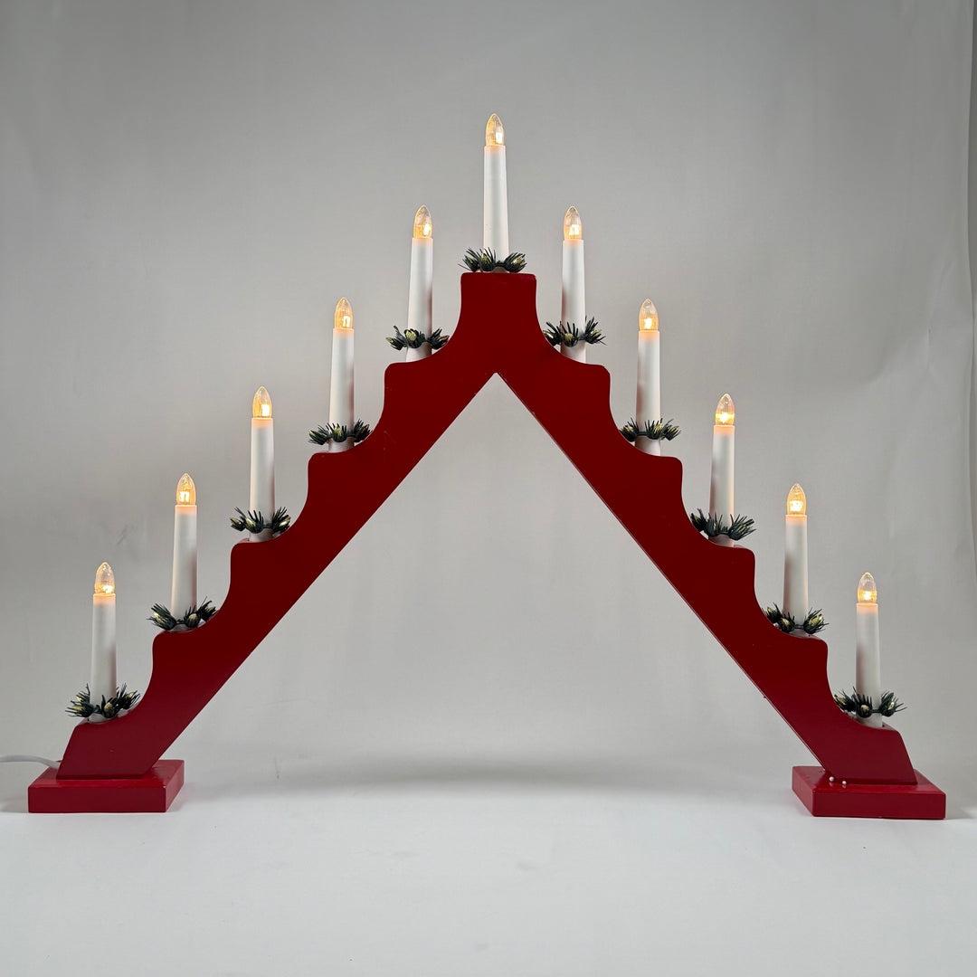 Retro röd adventsljusstake i trä