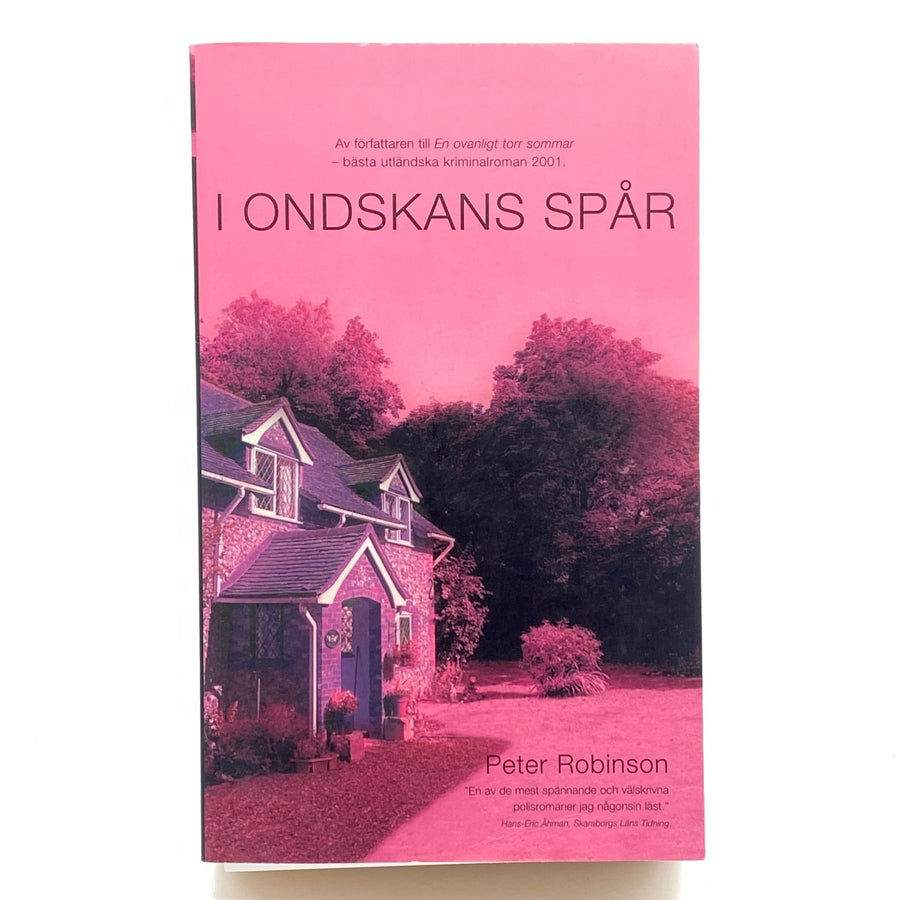 I ondskans spår av Peter Robinson, rosa omslag - Homy Secondhand Online