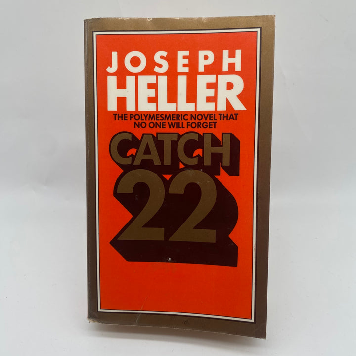 Catch-22 av Joseph Heller, retro bok