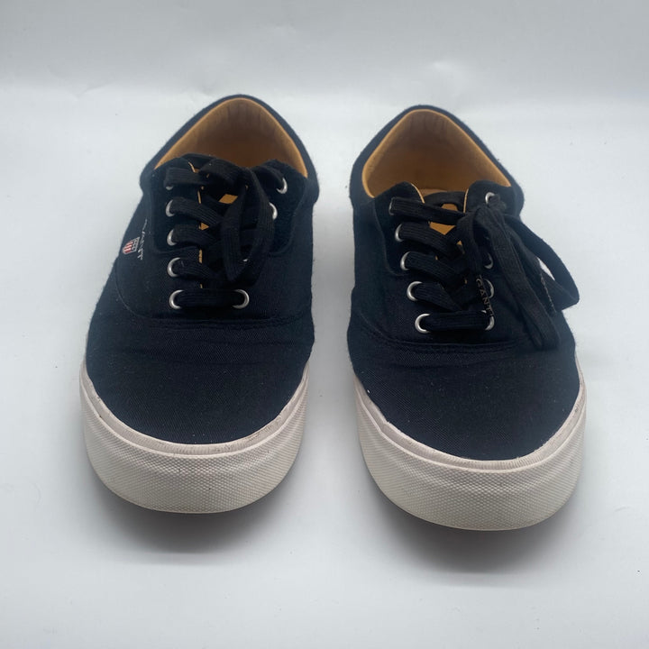 Eleganta svarta Gant sneakers i bra skick
