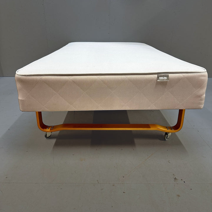 Modern säng med hjul Delta vita - Homy Secondhand Online