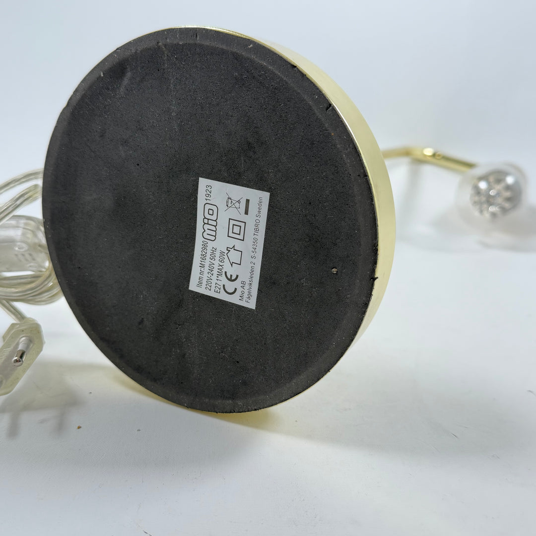 Bordslampa i metall från Mio