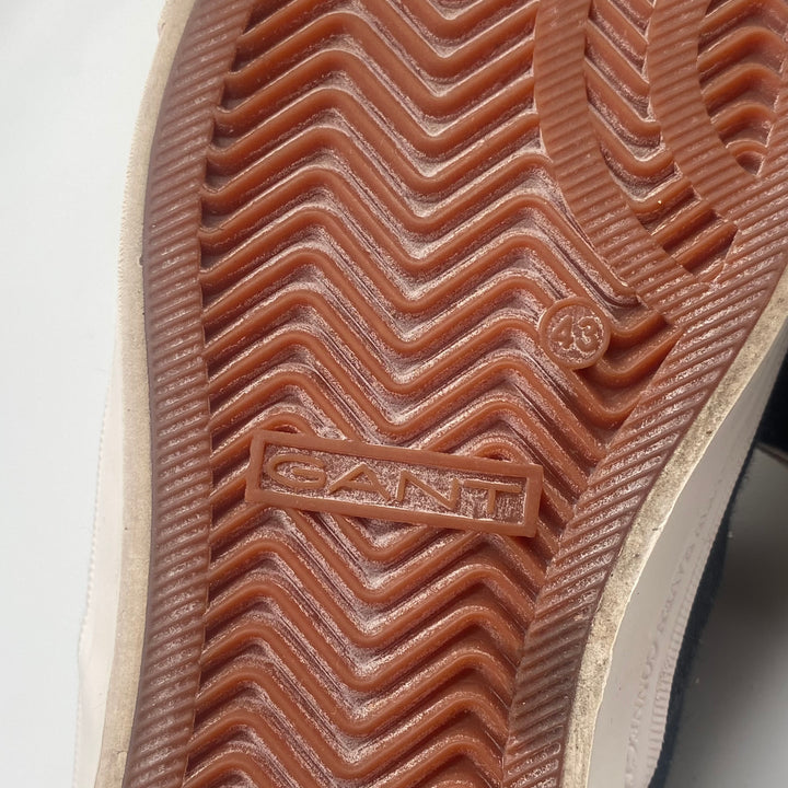 Eleganta svarta Gant sneakers i bra skick