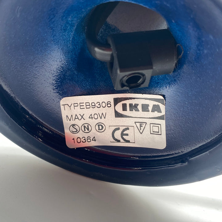 Blå IKEA bordlampa i retrostil