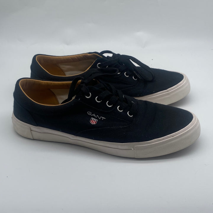 Eleganta svarta Gant sneakers i bra skick