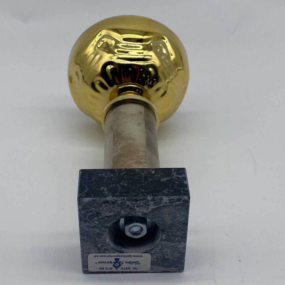 Elegant guld pokal med marmorfot från 2009 - Homy Secondhand Online