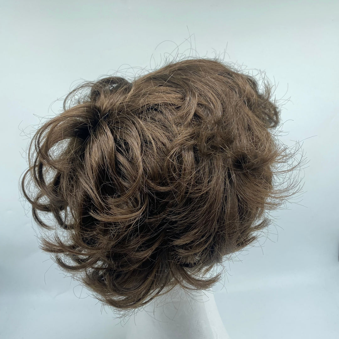 Retroinspirerad brun peruk med lockar