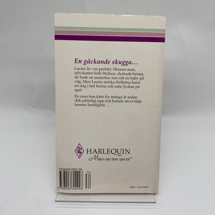 Harlequin retro roman Misstänkt hustru