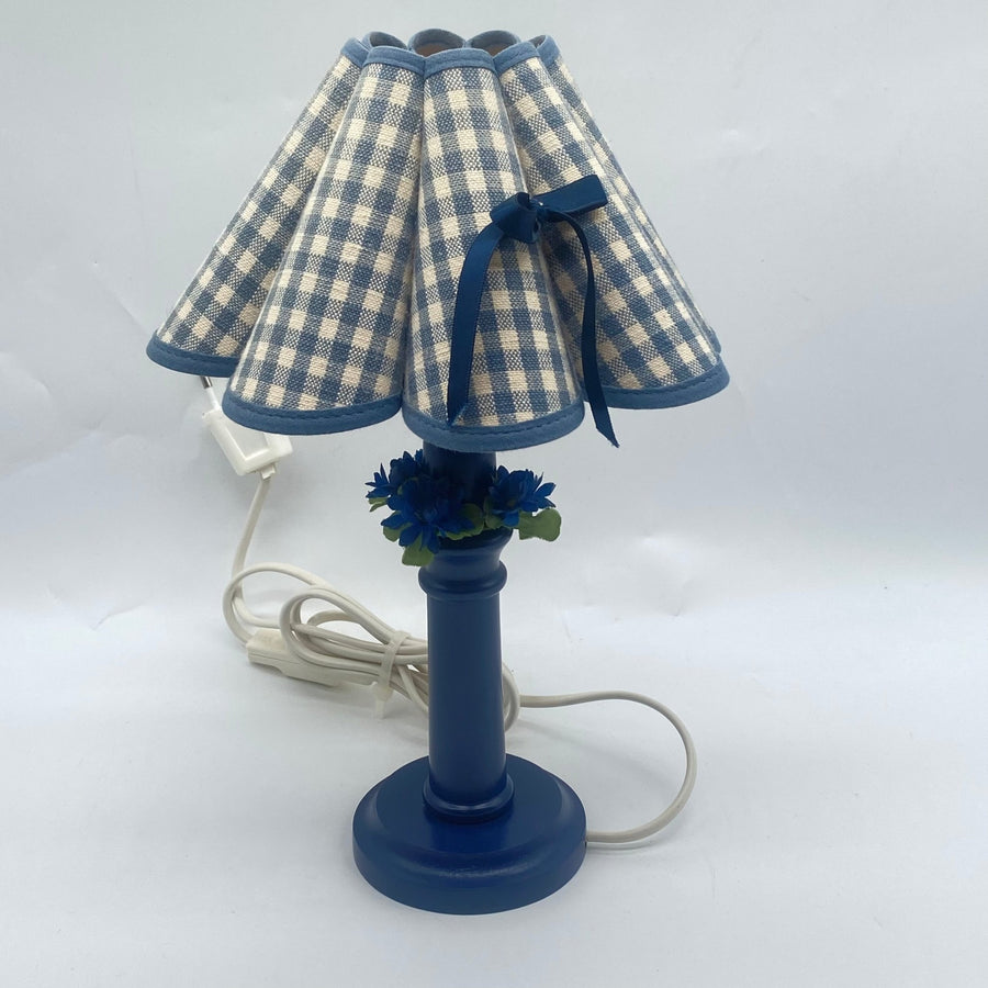Rutig blå bordslampa med rosett detaljer - Homy Secondhand Online