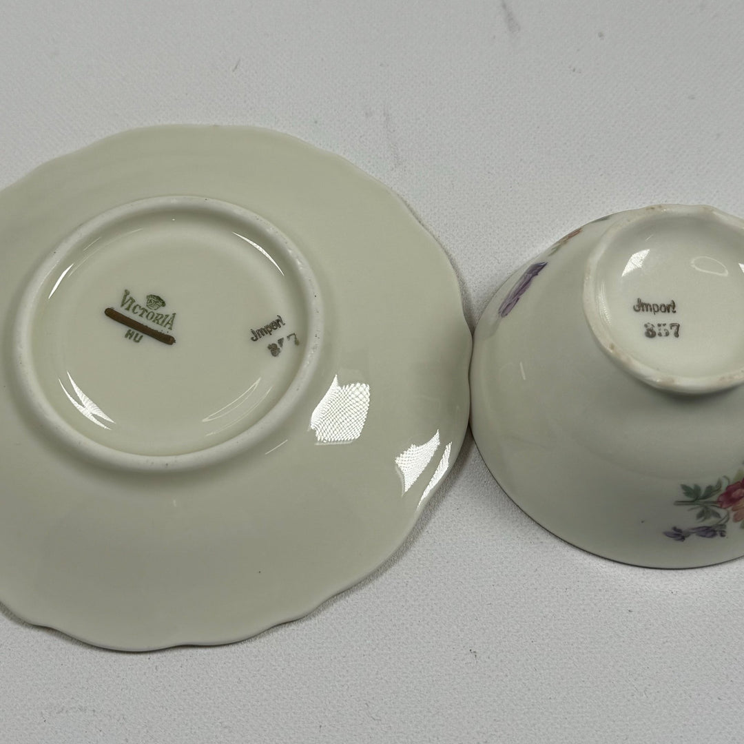 Elegant Vintage Porslinsteaset med Blomstermotiv - Homy Secondhand Online