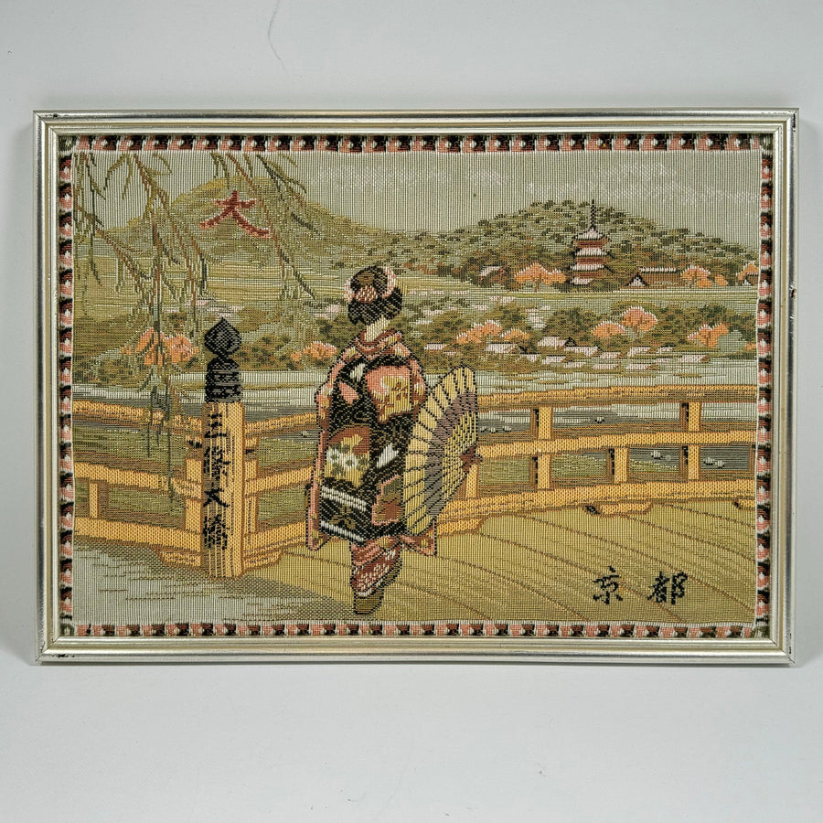 Broderad Japansk Scen med Geisha och Landskap, 30x42 cm - Homy Secondhand Online