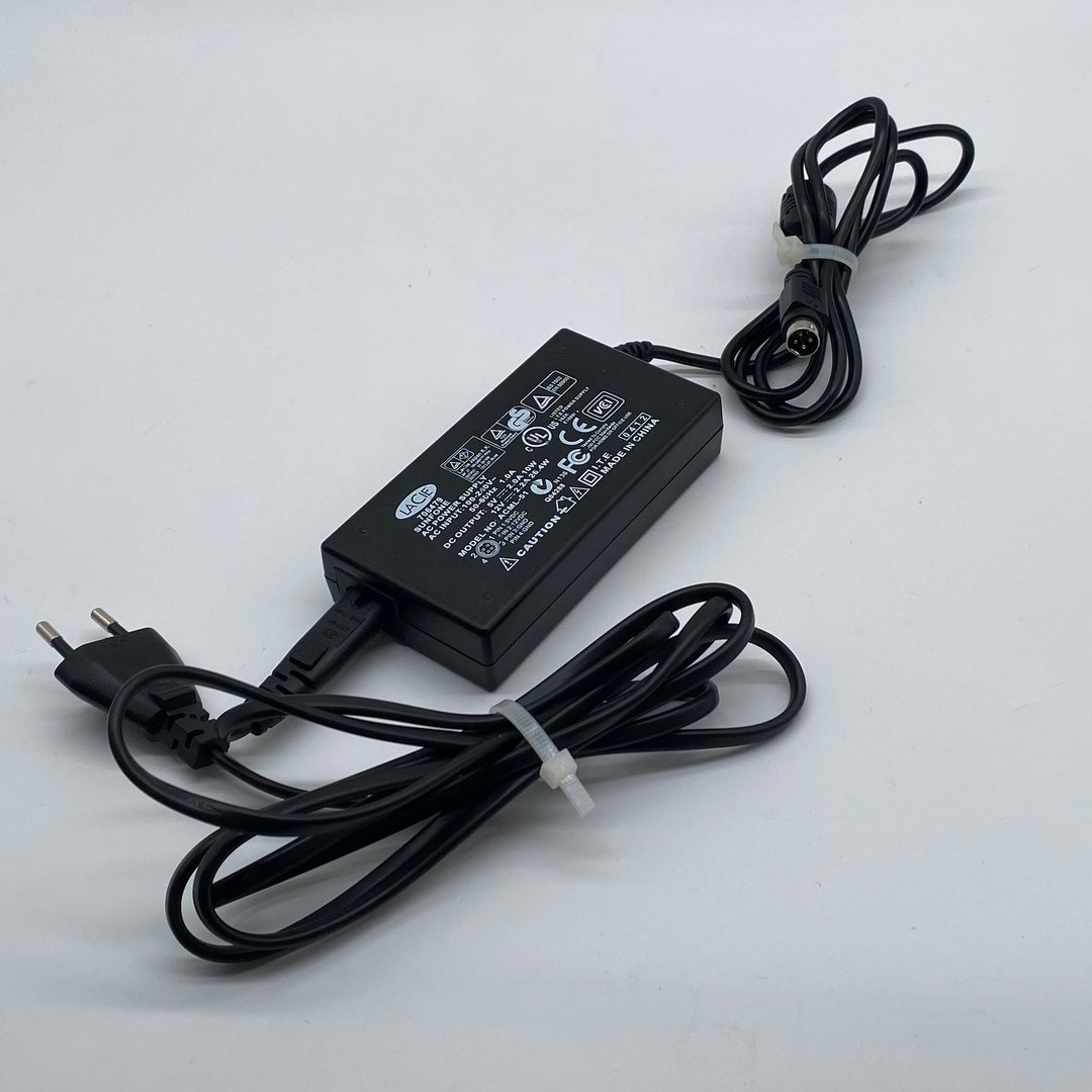 Tillförlitlig ACME AC-adapter i plast och metall