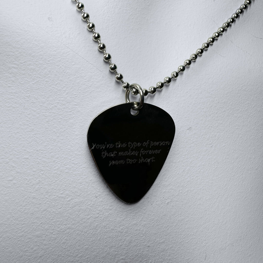 Halsband med Gitarrplektrum och Text - Homy Secondhand Online