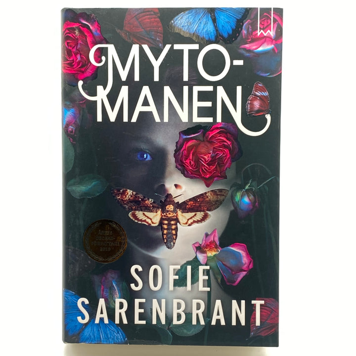 Sofie Sarenbrant "Mytomanen" Mörkt omslag med fjärilar