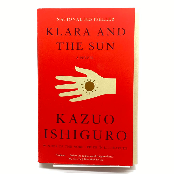 Röd roman "Klara and the Sun" av Ishiguro