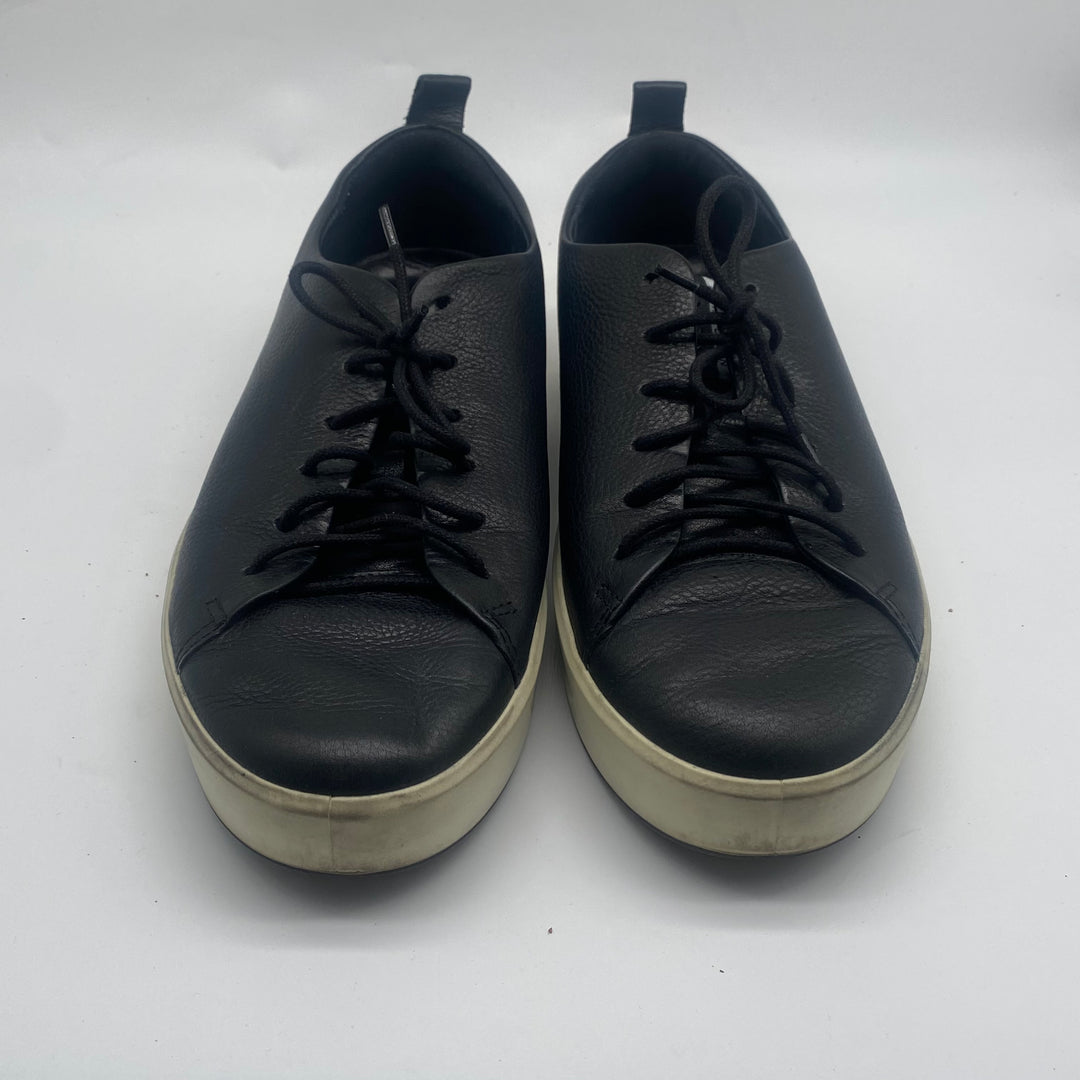 Klassiska svarta ECCO-sneakers i läder