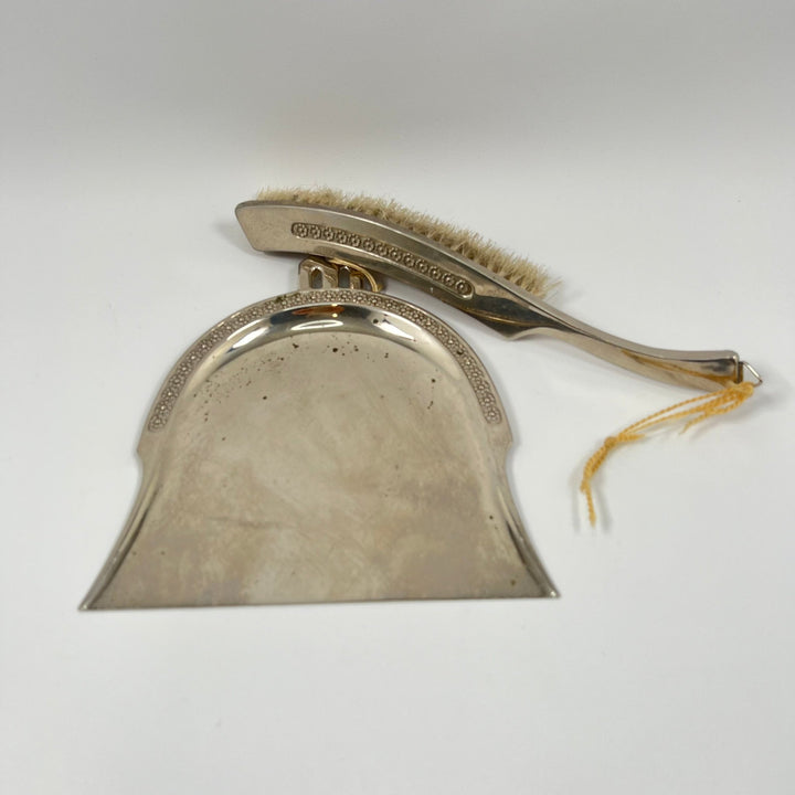 Elegant gammaldags set med borste och silvrig skyffel - Homy Secondhand Online