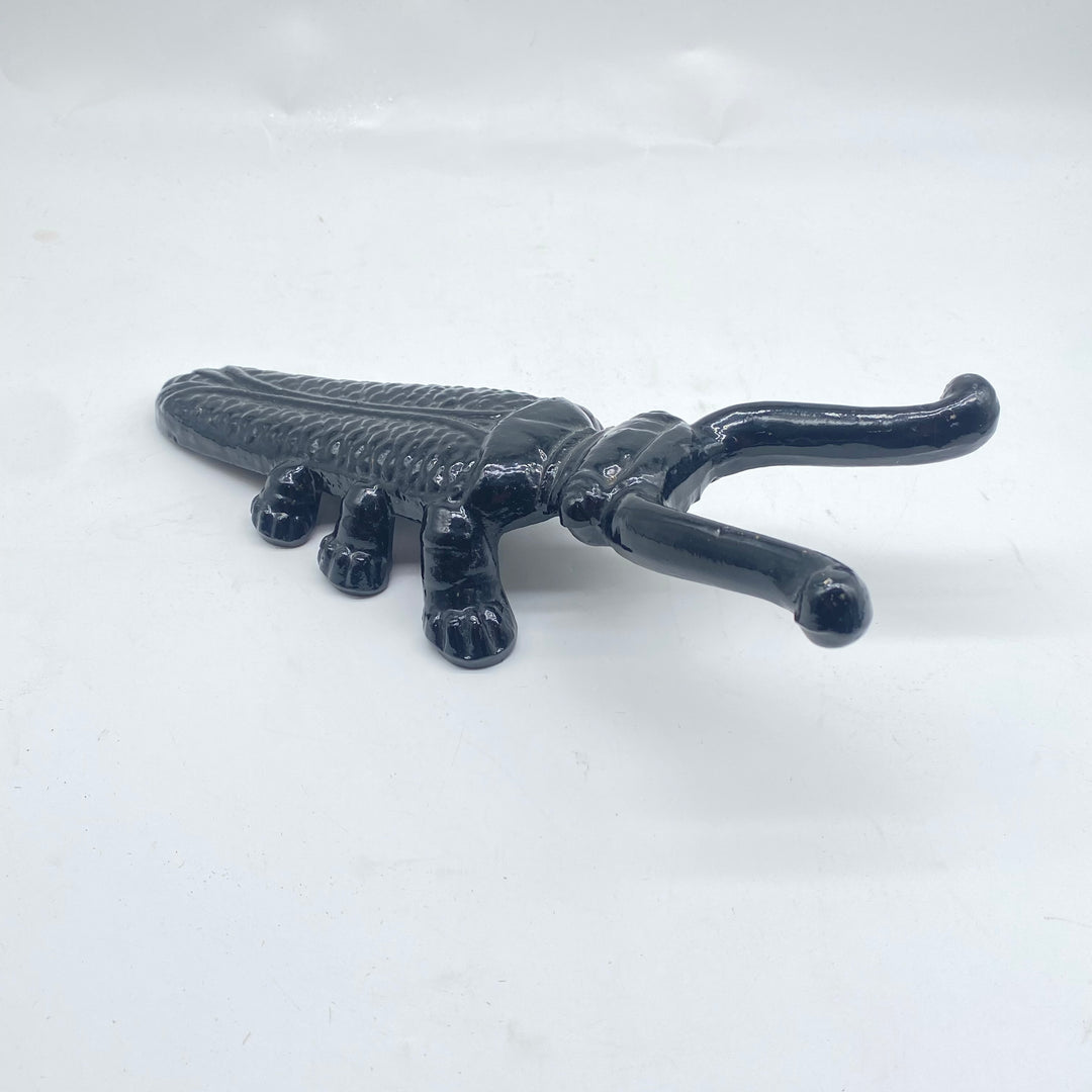 Svart metal krokodil, unik inredningsdetalj