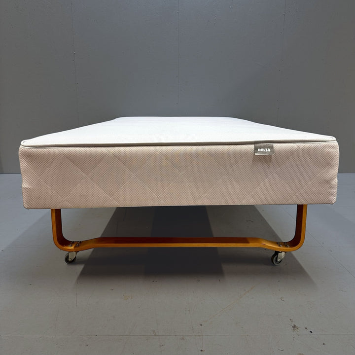 Modern säng med hjul Delta vita - Homy Secondhand Online
