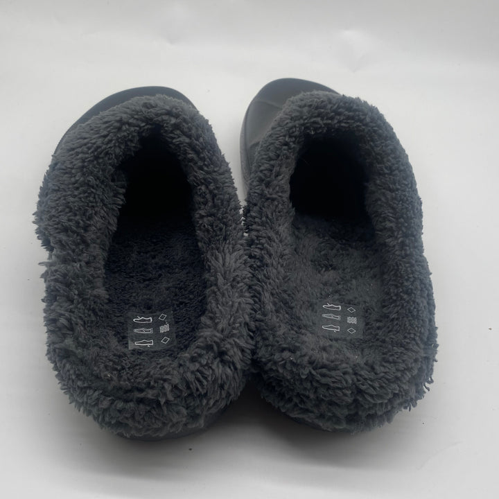 Mysiga moderna hemskor i fleece, stl 44-45