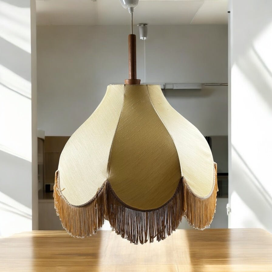 Retro taklampa med tofsar i beige - Homy Secondhand Online