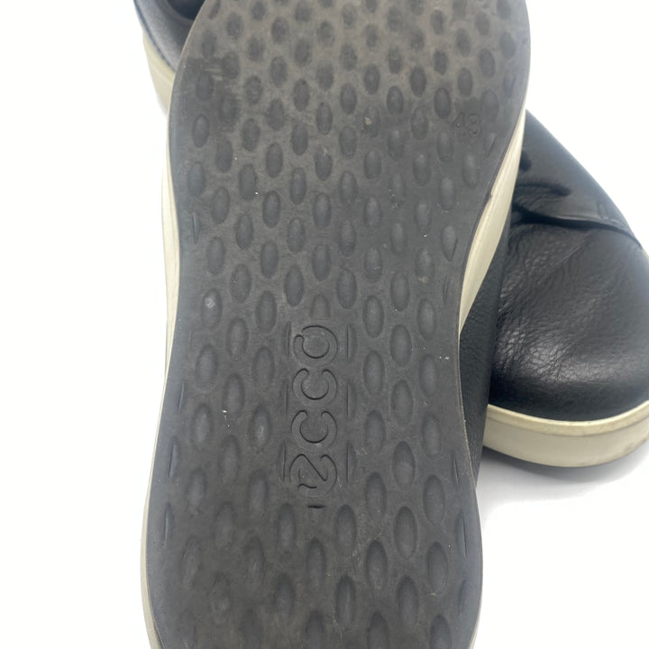 Klassiska svarta ECCO-sneakers i läder