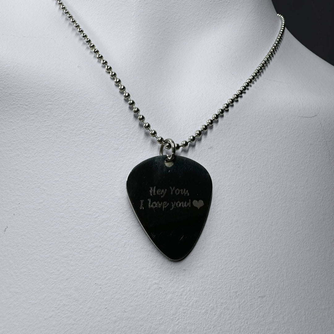 Halsband med Gitarrplektrum och Text - Homy Secondhand Online