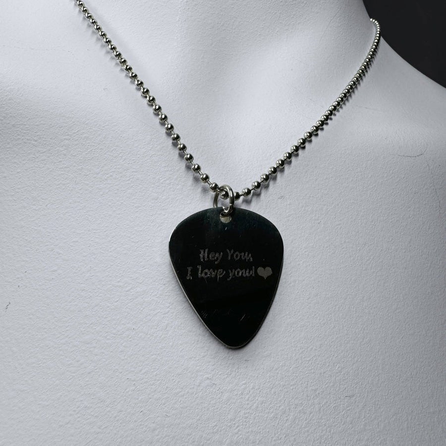 Halsband med Gitarrplektrum och Text - Homy Secondhand Online
