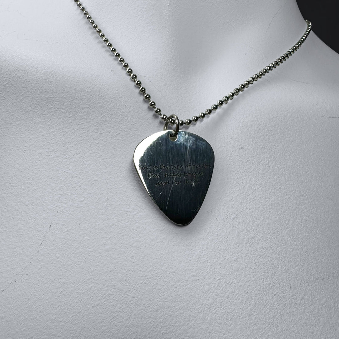 Halsband med Gitarrplektrum och Text - Homy Secondhand Online