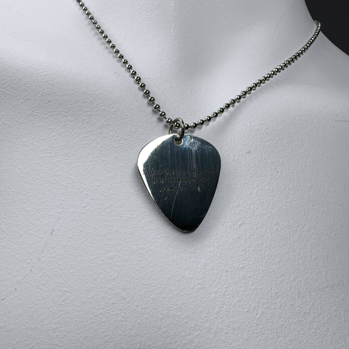Halsband med Gitarrplektrum och Text - Homy Secondhand Online