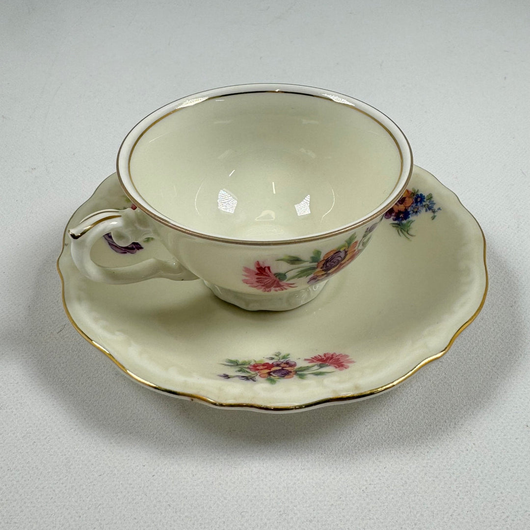 Elegant Vintage Porslinsteaset med Blomstermotiv - Homy Secondhand Online