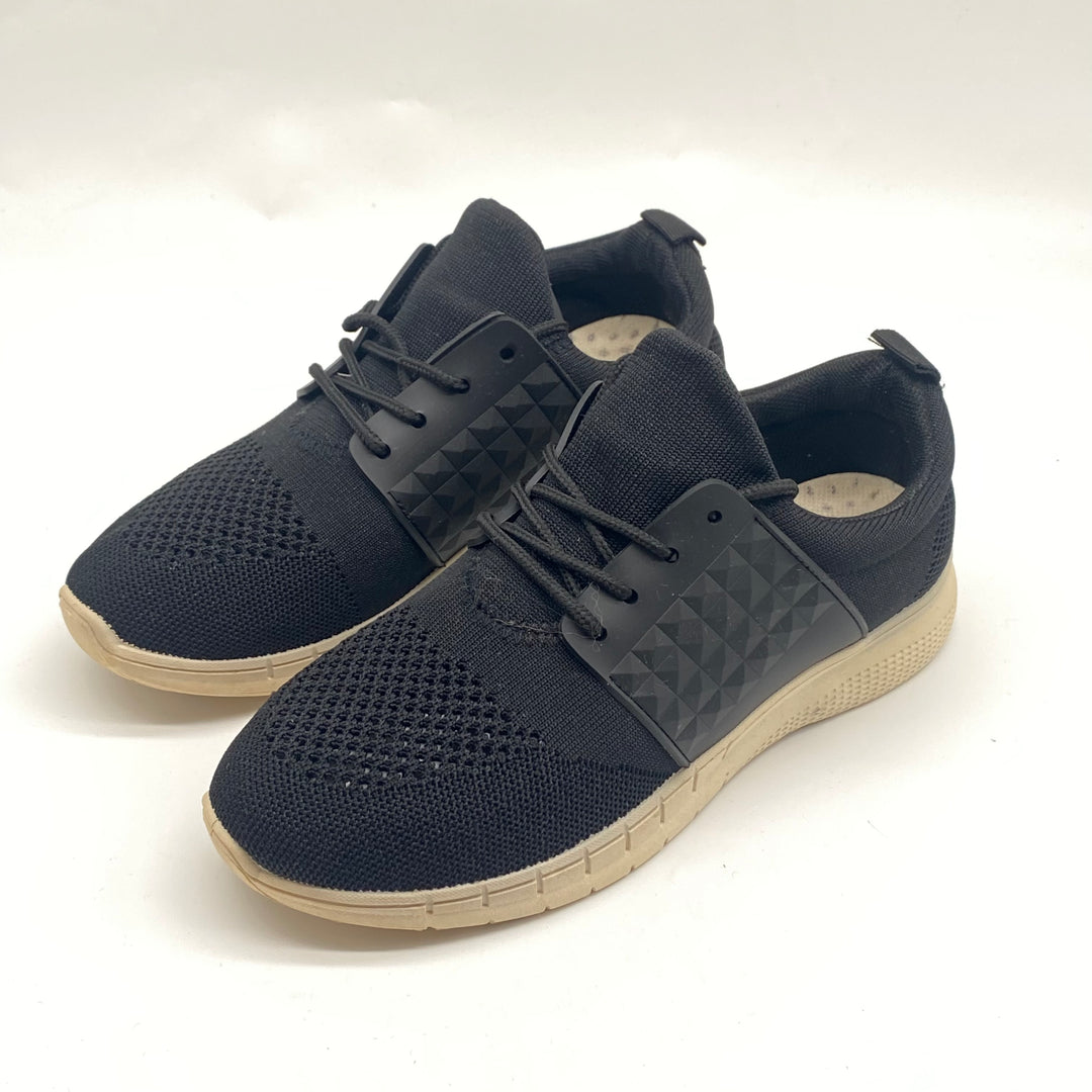Svarta sneakers för sport och vardag