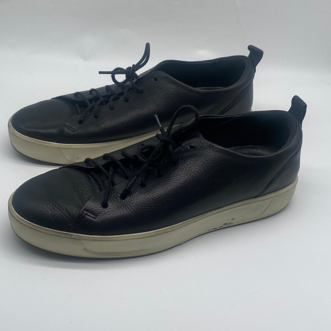Klassiska svarta ECCO-sneakers i läder